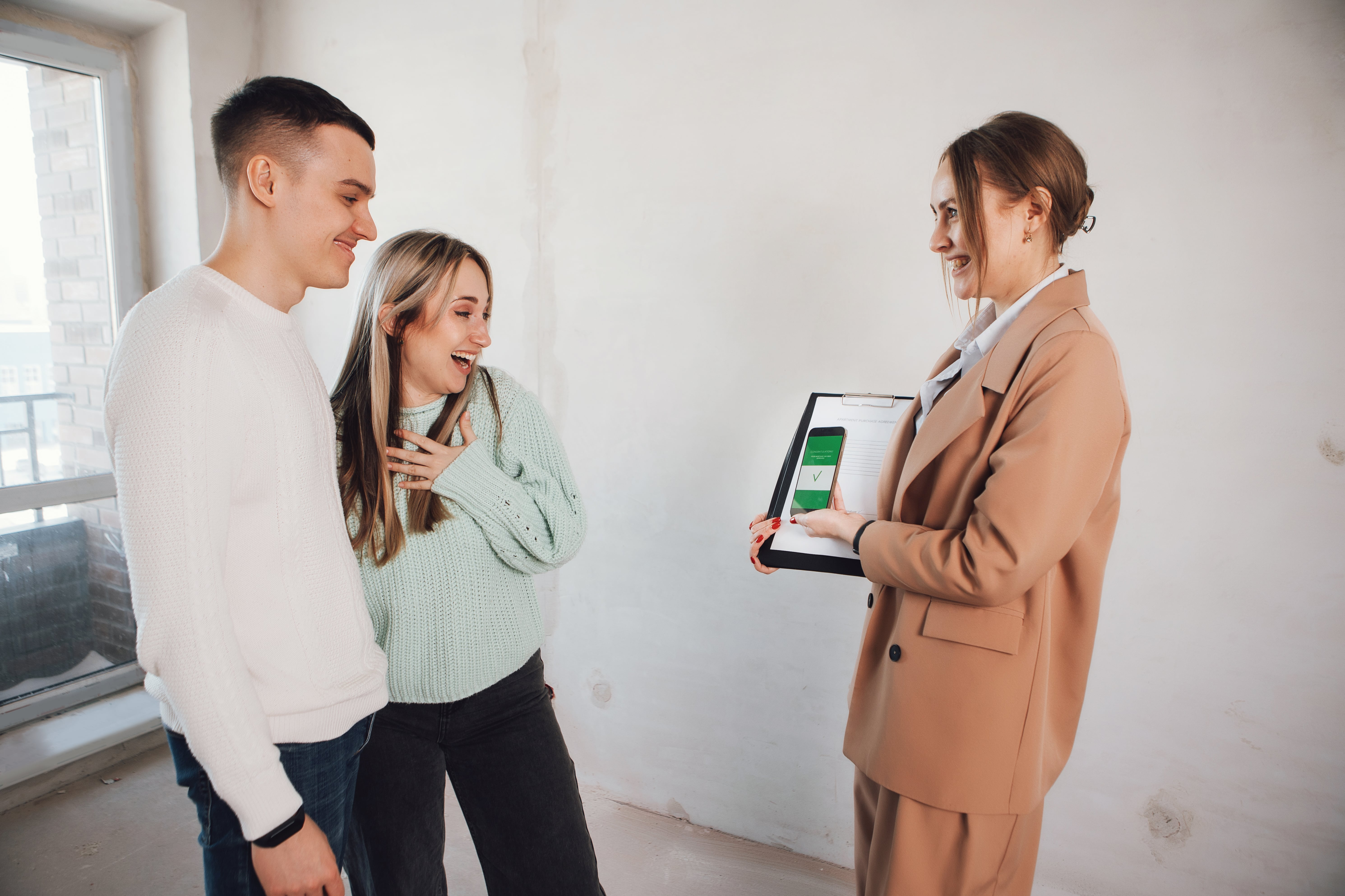 personal loan-mortgage-approved-online-on-a-phone-mortgage